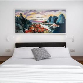 Beachfront Villa with Pool and Sea Views on Ciovo island near Trogir, Sleeps 8